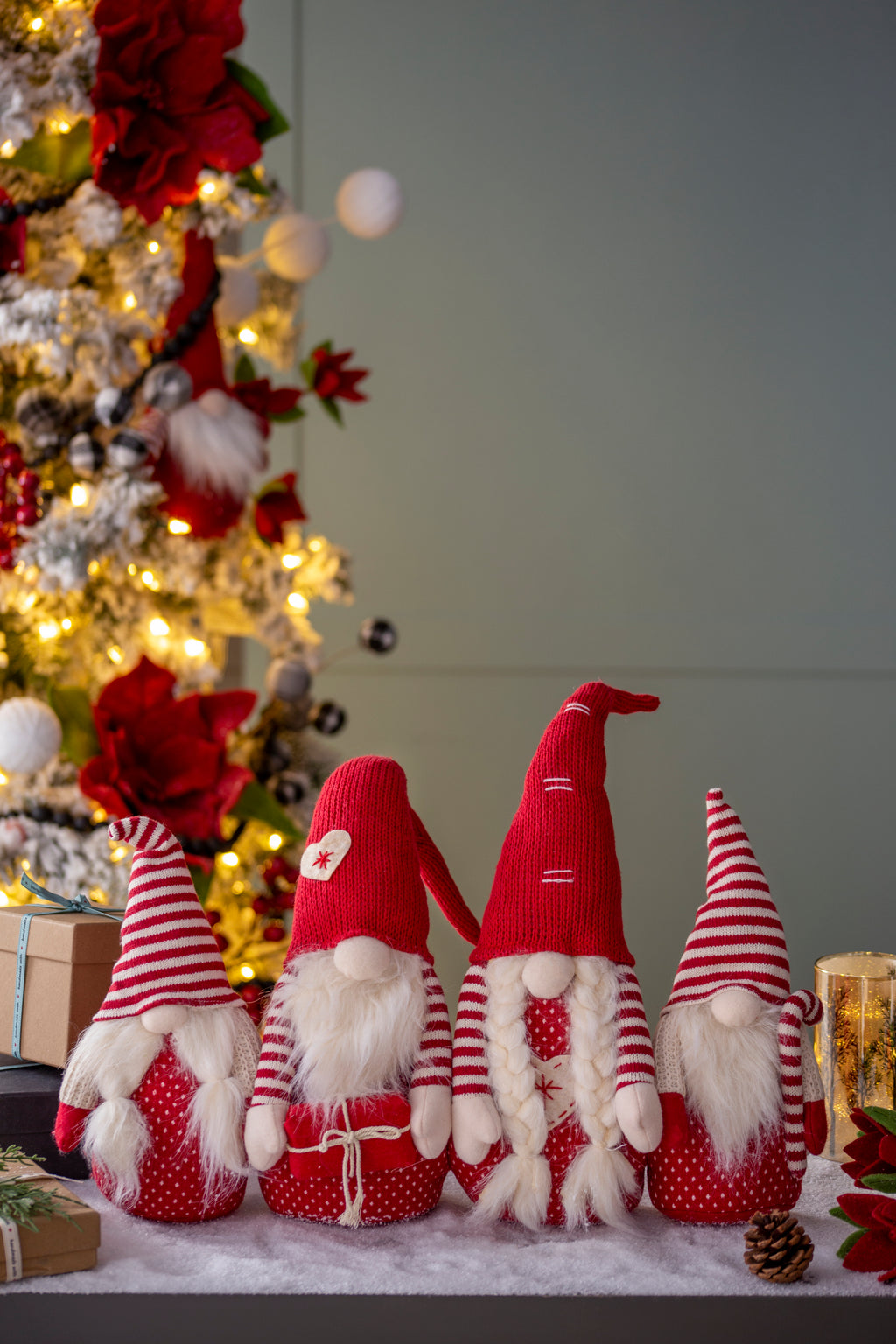 Vibrant Red Gnome Family Decor - 21.3in Polyester Winter Charm